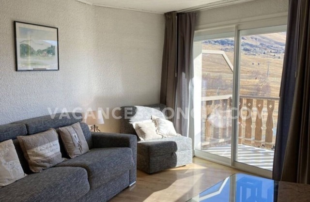 Alpe d'Huez apartment at the foot of the slopes sleeps 6 very well equipped garage