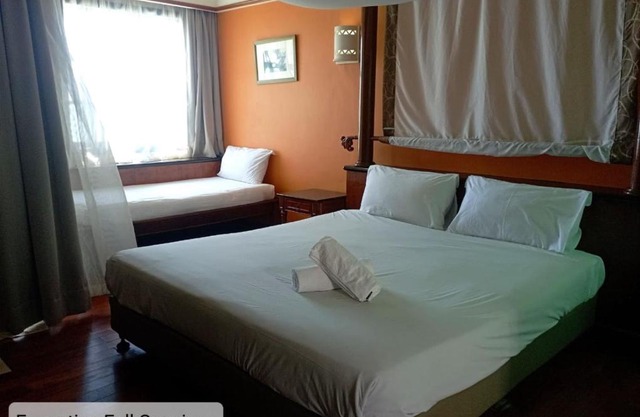Alpine LXPD Full Seaview Water Chalet