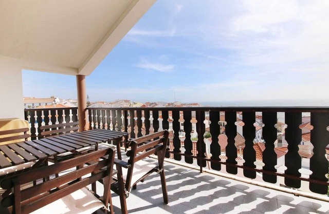 Alto da Pirica 2: Top floor apartment in the center, terrace, sea view & barbecue