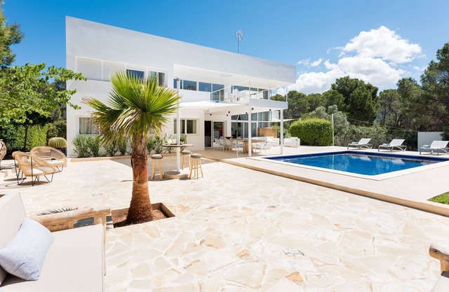 Amazing Ibiza Villa | Villa Griselda | 4 Bedrooms | Spacious Furnished Sun.