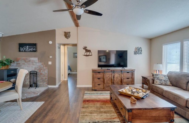 Amazing 3 Bed, 2 Bath Cabin between Flagstaff & Sedona