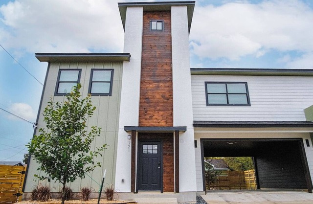 Amazing 3BR 2BA Only 5 Mins From Downtown