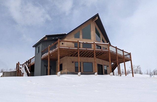 Amazing cabin in quiet community in the mountains - Entire home for rent.