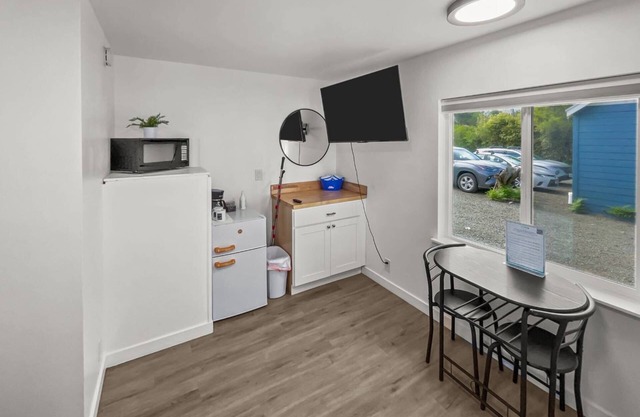 Amazing Coastline Setting, Pet Friendly, Seconds to Beach, Community Fire Pit, Volleyball - Unit 9