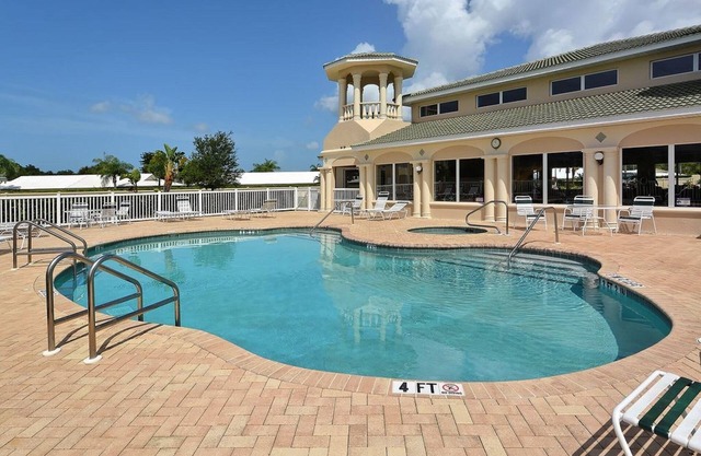 Amazing condo close to beaches