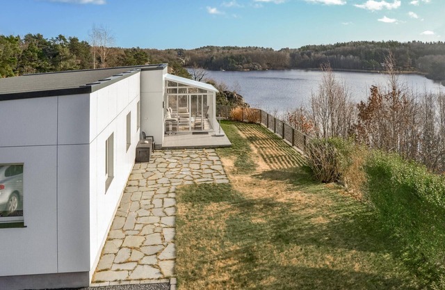 Amazing home in Brekkestø with WiFi