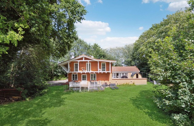 Amazing home in Græsted with jacuzzi