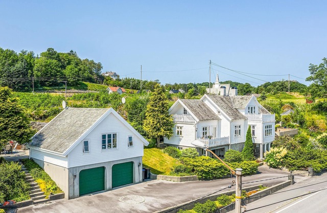 Amazing home in Skjoldastraumen