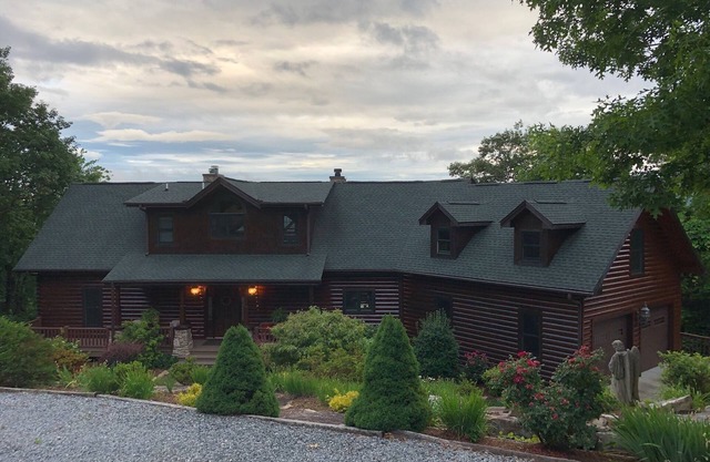 Amazing Mountain Views - 5 Bedrooms. 4.5 bathrooms