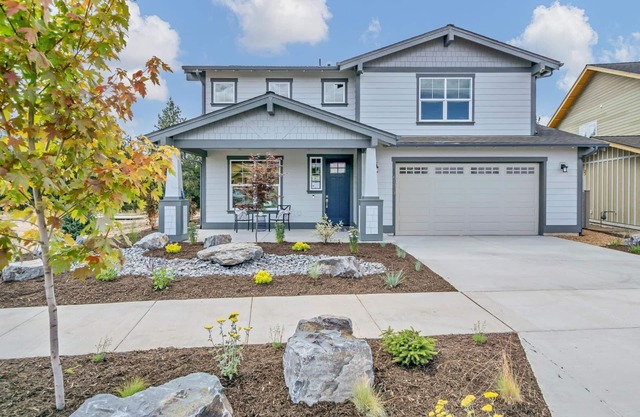 Amazing New Home in Bend.with hot tub!