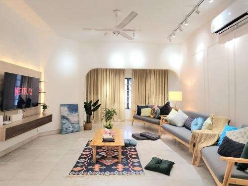 Amazing Petaling Jaya Corner Landed Home Paradigm Mall, 5 Bedroom for up to 18Pax, LDP, Kelana Jaya, Paradigm Mall