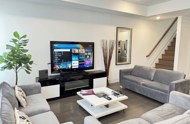 Amazing rooftop views of NYC+FREE parking+Washer&Dryer