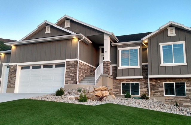 Amazing Sunsets Entire New Walkout Basement Suite Apartment