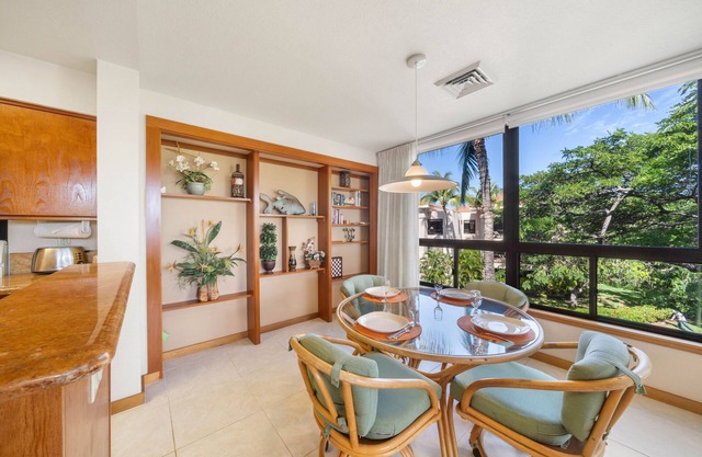 Amazing top-floor condo w/private lanai, pool, hot tub, tennis court, & gym