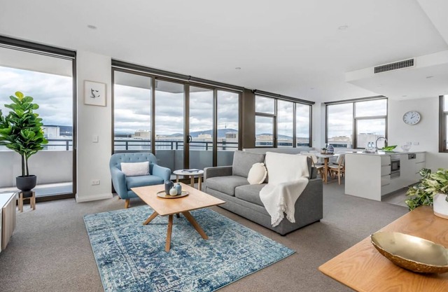 Amazing View In Large Apartment Barton ACT