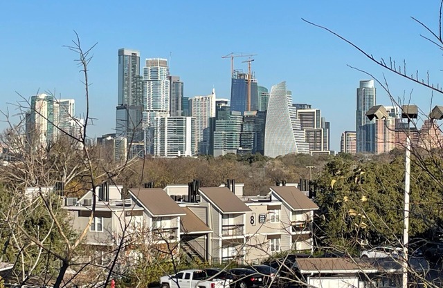 Amazing view, walk to Barton Springs, Zilker Park & lake! Close to everything!