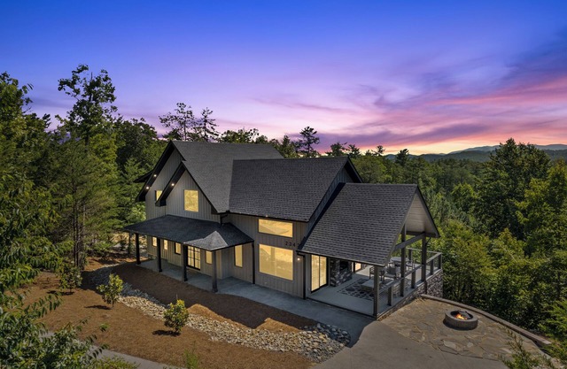 Amazing Views, Indoor Pool, Basketball Hoop, Hot Tub, Pool & Poker Table