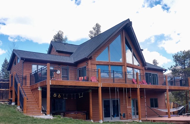 Amazing views of Keystone & Lake Dillon. Walk to Dillon Marina & Amphitheatre.