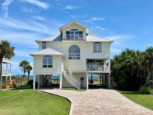 Amelia-Beachfront-Private Pool-Pet Friendly-Game Room