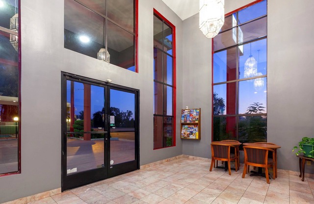 Americas Best Value Inn & Suites Bakersfield Central