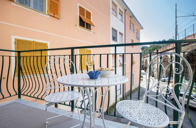 aMoneglia 2 minutes walk to the beach, PVT park