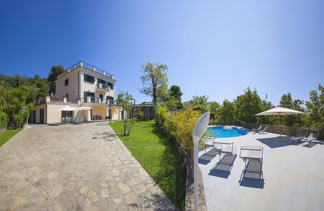 AMORE RENTALS - Villa Il Noce with Private Pool, SPA, Garden, BBQ and Parking