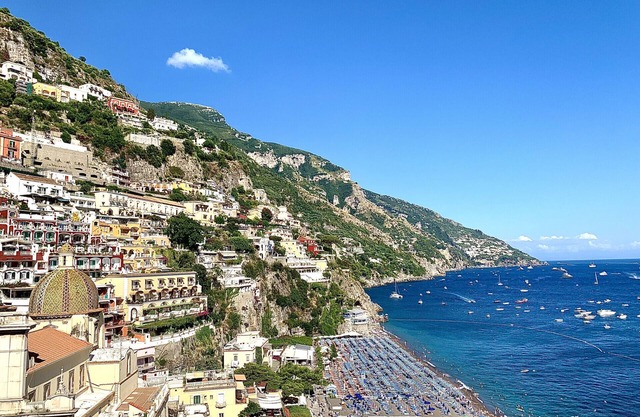 AMORE RENTALS - Casa Vira with Sea View, a Few Steps Away from the Beach