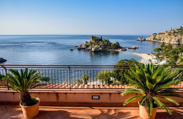 Ampio e Panoramico Appartamento a due Passi dal Mare, Vista Unica su Isolabella