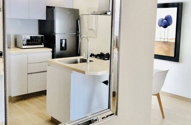 Amplio - Iluminado Apartamento 2/2 con Parqueadero