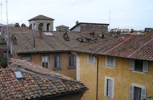 An Apartment In The Center Of Rome With A View On The Roofs And A Terrace