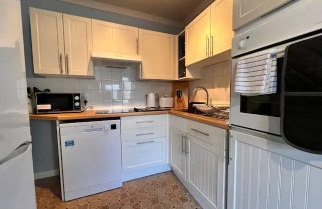Anchors Away, Seaside Apartment with Sea Views, pet friendly.
