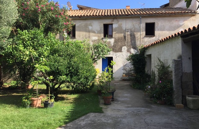 Ancient house with garden - sea, relaxation and vacation/Casa Terra - IUN P7085