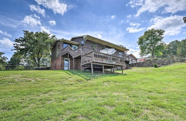 'Angler's Ridge' Waterfront Family Getaway!
