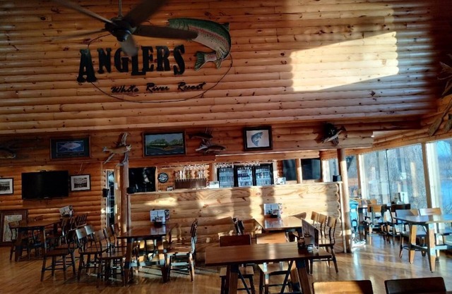 Anglers Riverfront Motel