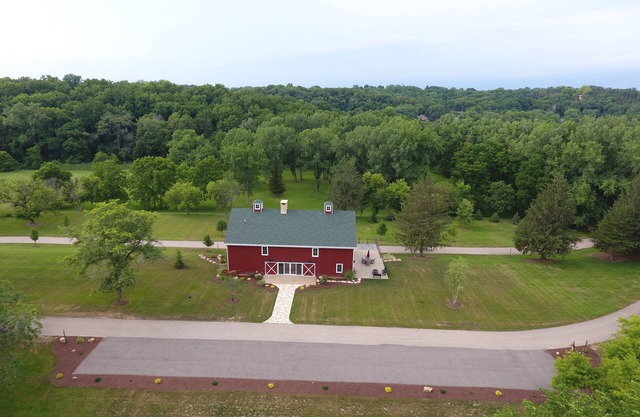 Annabel Lee Barn ~ A Getaway of Warmth & Charm!