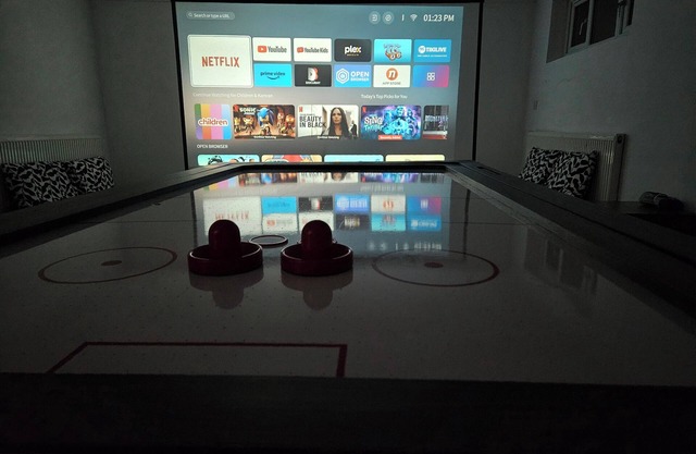 Annexe pool table, air hockey, table tennis, movie