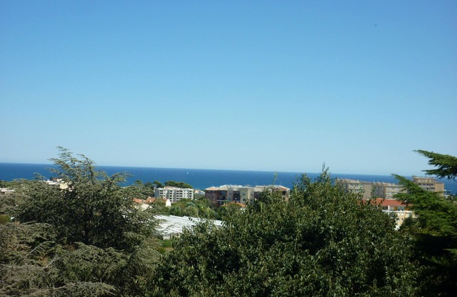 Antibes nice 3 rooms, clear and bright, beautiful sea view and swimming pool