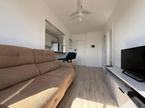 Apê Tupi c/Wi-Fi e vaga a 600m da praia!