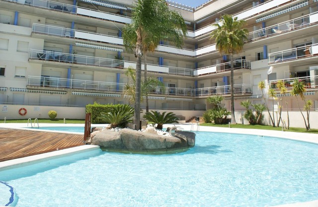 Apart.with parking, community pool AV-42