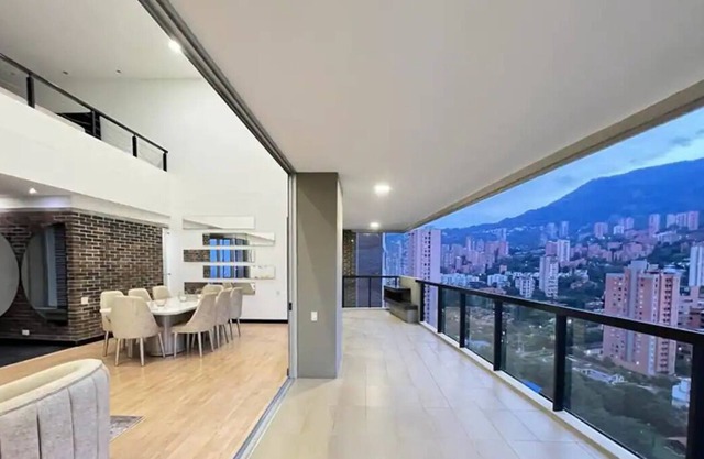 Apartamento El Esplendor, En La Zona Mas Lujosa De Medellin