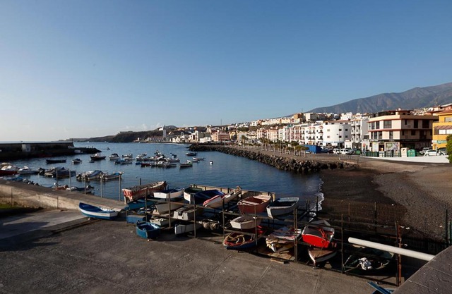 Apartamento frente al Puerto de Candelaria a 20 metros de la playa.