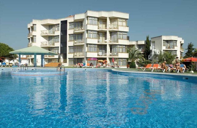 Apartement mit Pool und Klimaanlage