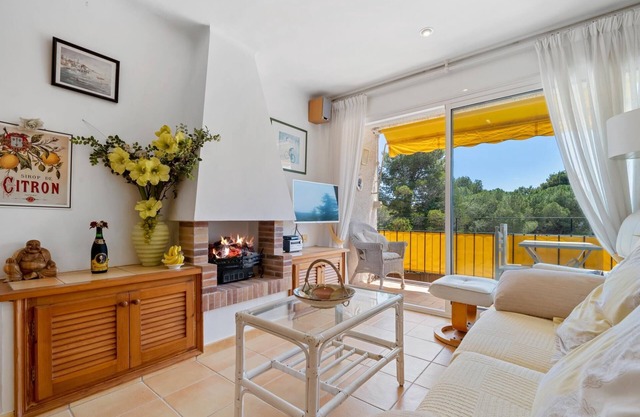 Apartment with parking 400m beach and shops