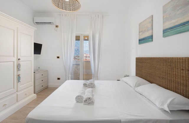 Apartment 'Summer' with Private Terrace, Wi-Fi and Air Conditioning