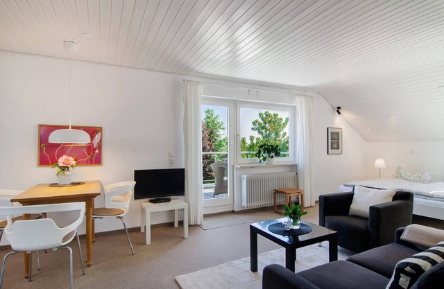 Apartment '1-Zimmer-Fewo, 45 Qm' with Shared Garden, Balcony and Wi-Fi