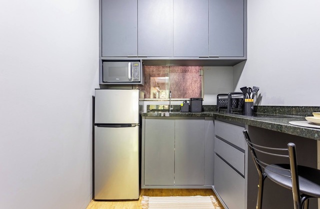 APARTMENT 5 MINUTES FROM THE AIRPORT WITH AIR CONDITIONING AND BALCONY