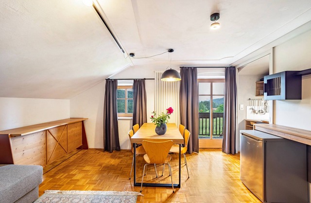 Apartment '5' with Mountain View, Shared Pool and Wi-Fi