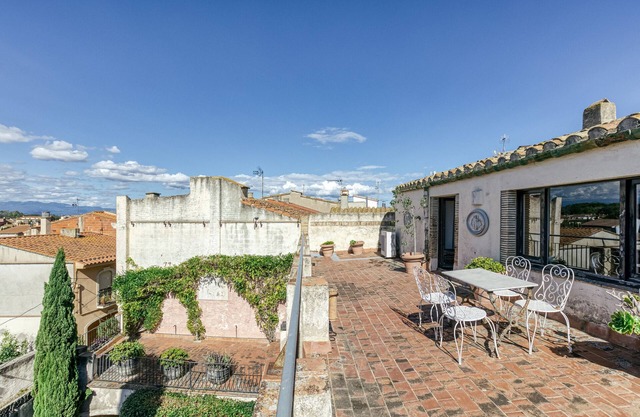 Apartment 'Apartaments Can Gibert - Albera' with Private Terrace, Wi-Fi and Air Conditioning