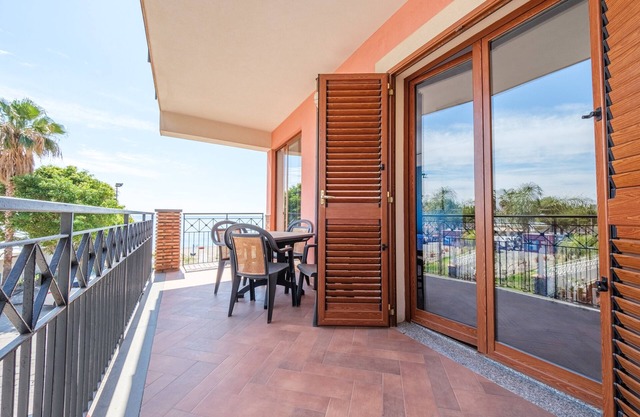 Apartment 'Appartamento Bougainville' with Sea View, Wi-Fi and Air Conditioning