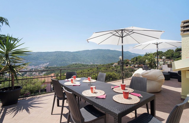 Apartment 'Attico Mansardato Pinamare' with Sea View, Private Terrace and Wi-Fi